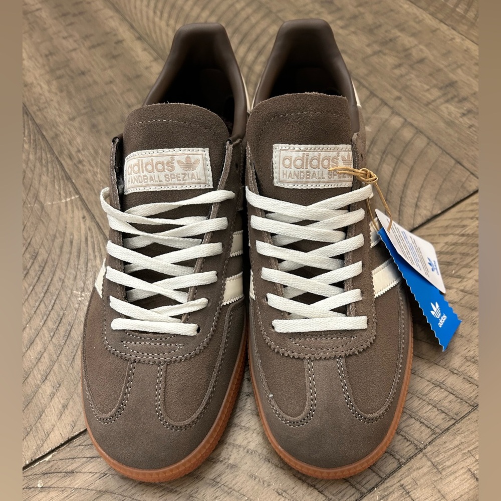 adidas Handball Spezial b
Brown Suede Sneakers